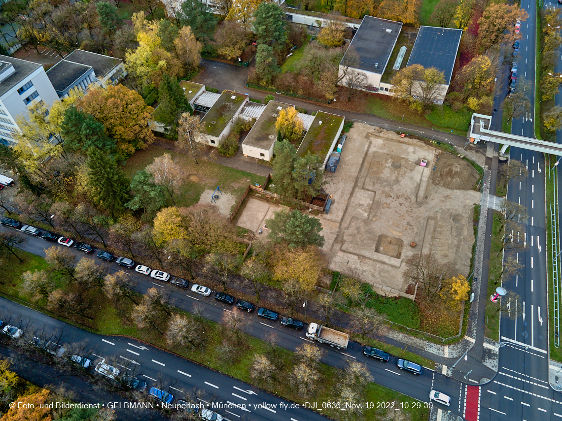 19.11.2022 - Luftbilder von der Baustelle an der Quiddestraße 'Haus für Kinder' in Neuperlach